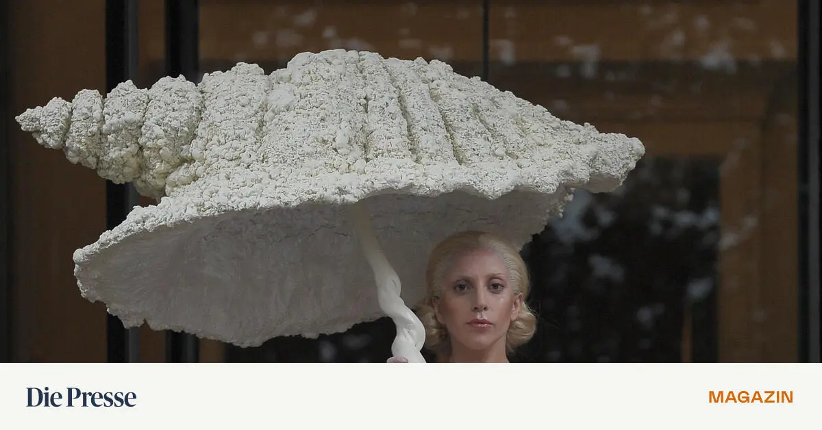 Schon-Marie-Antoinette-lie-eine-Stylistin-ihre-Kleider-besorgen-premium-