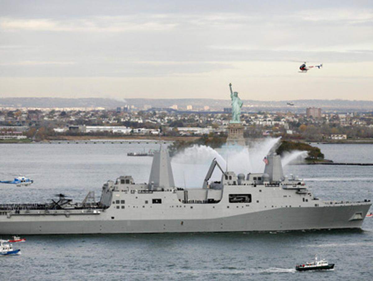 Das 819 Millionen Euro teure Schiff wird Marine-Infanteristen sowie Hubschrauber und Luftkissenboote transportieren.