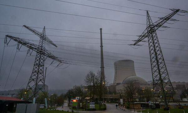 Das Kernkraftwerk Isar 2 in Bayern. Geht es nach Ministerpräsident Markus Söder, entscheidet Bayern selbst über dessen Weiterbetrieb. 