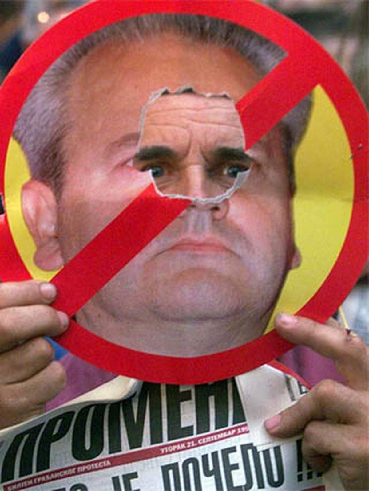 Die Nato-Angriffe bedeuteten auch den Anfang vom Ende des Milosevic-Regimes. Im Oktober 2000 wird es durch einen Volksaufstand gestürzt. 2006 verlässt Montenegro den 2003 aus Rest-Jugoslawien hervorgegangenen Staatenbund mit Serbien und wird unabhängig.