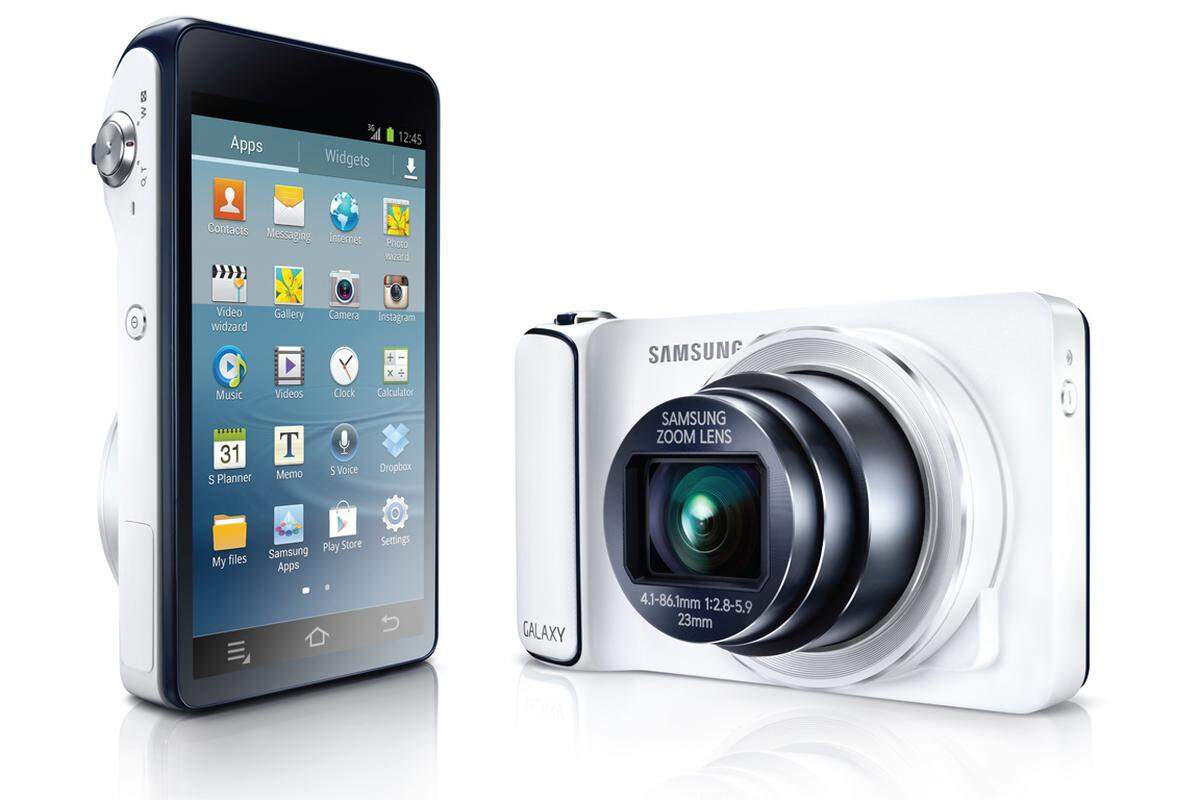 Mehr Kamera-Leistung und dennoch alle Android-Apps bietet die "Smart-Cam" Galaxy Camera. Sie liefert 16 Megapixel auf einem CMOS-Sensor und ein optisches 21-fach-Zoom. Die Lichtempfindlichkeit reicht von ISO 100 bis ISO 3200. Videos werden im HD-Format 1080p aufgenommen. Eine Slow-Motion-Funktion mit 120 Bildern pro Sekunde klappt nur in der Auflösung 720 x 480 Pixel. Als Betriebssystem kommt Android 4.1 zum Einsatz. Gesteuert wird die Kamera über den 4,7-Zoll-Touchscreen auf der Rückseite. >> Mehr zur Galaxy Camera.