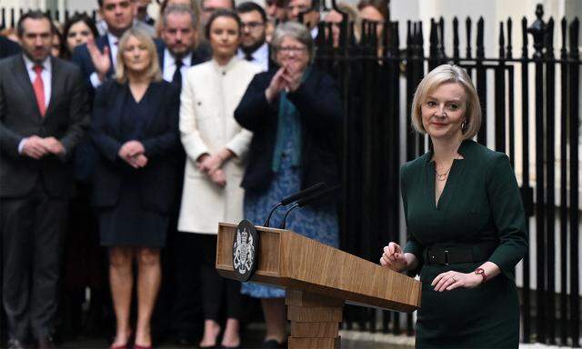 Liz Truss bei ihrer Abschiedsrede in der Downing Street.