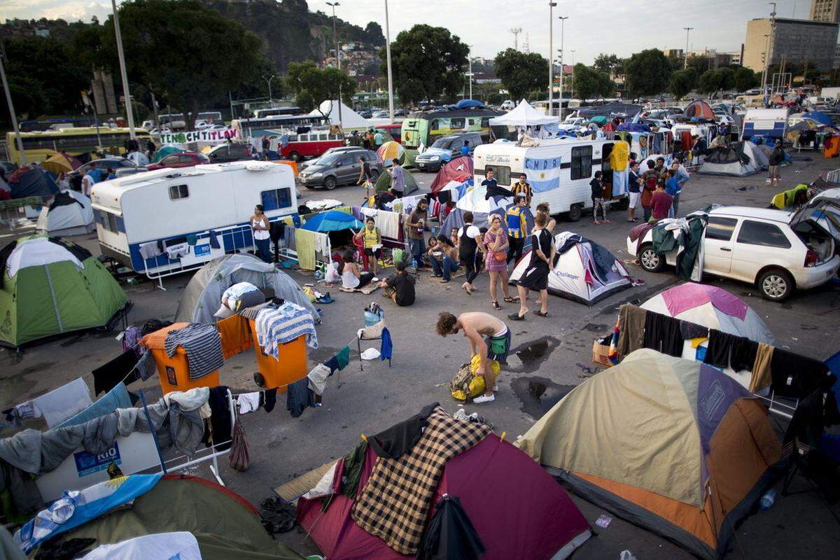 Argentinier lieben Camping! Sie bevölkerten das Sambodromo in Rio de Janeiro