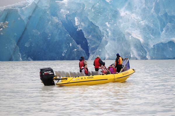 Millionen Tonnen schwere Eisbrocken sind von einem Gletscher in den Tasman-See gebrochen.