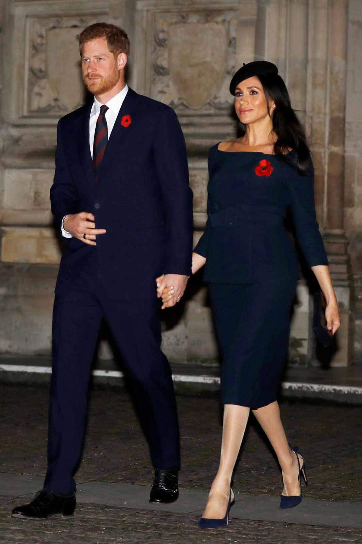 Spätestens nach der Hochzeit mit Prinz Harry am 19. Mai wurde der "Meghan Effekt" noch stärker. Kleidung, die die Herzogin trägt, ist mitunter in Minuten ausverkauft. Alle Designer, die die 37-Jährige auswählt, erhalten bei den Suchanfragen ein Plus von über 200 Prozent.