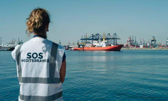 Die "Aquarius" brachte im Mittelmeer gerettete Migranten nach Valencia.