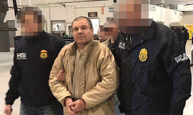 "El Chapo" bei seiner Auslieferung an die USA