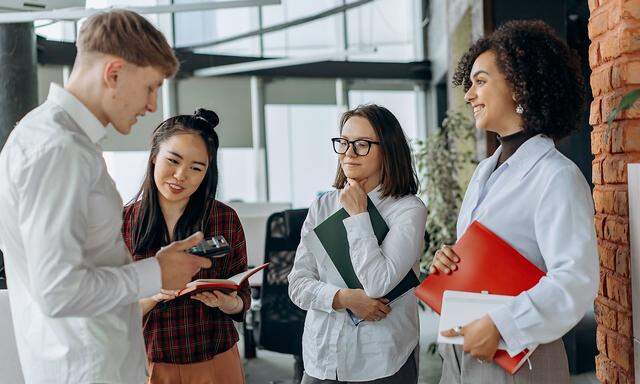 Jungtalente suchen Einblicke in den Arbeitsalltag