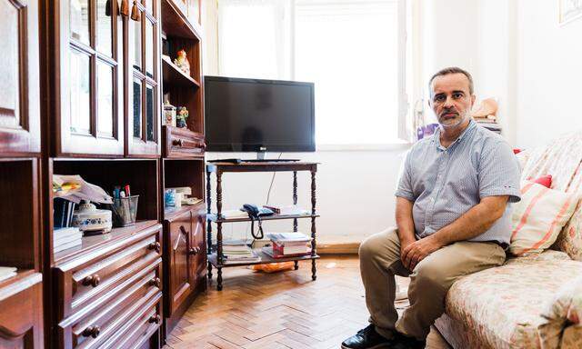 Luis Castro in seiner Wohnung, die er laut seinem Vermieter verlassen soll.