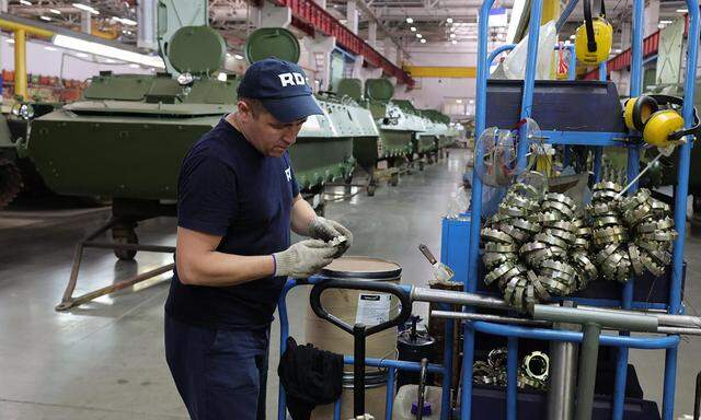In den russischen Waffen- und Munitionsfabriken herrscht derzeit Vollauslastung