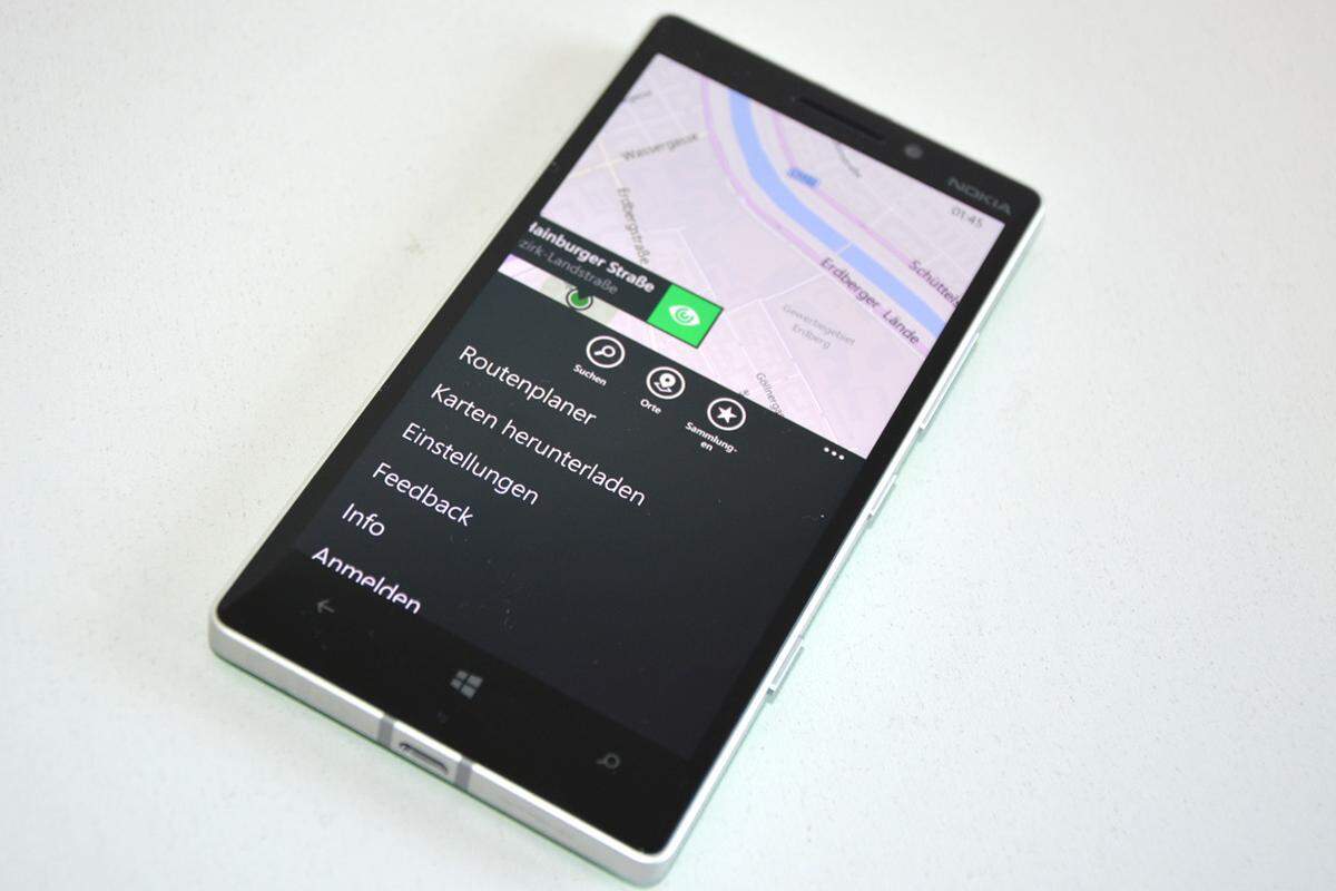Google Maps gibt es für Windows Phone ebenfalls nicht. Dafür liefert Nokia mit "Here" einen absolut würdigen Ersatz, der sich in manchen Bereichen sogar besser bedienen lässt.