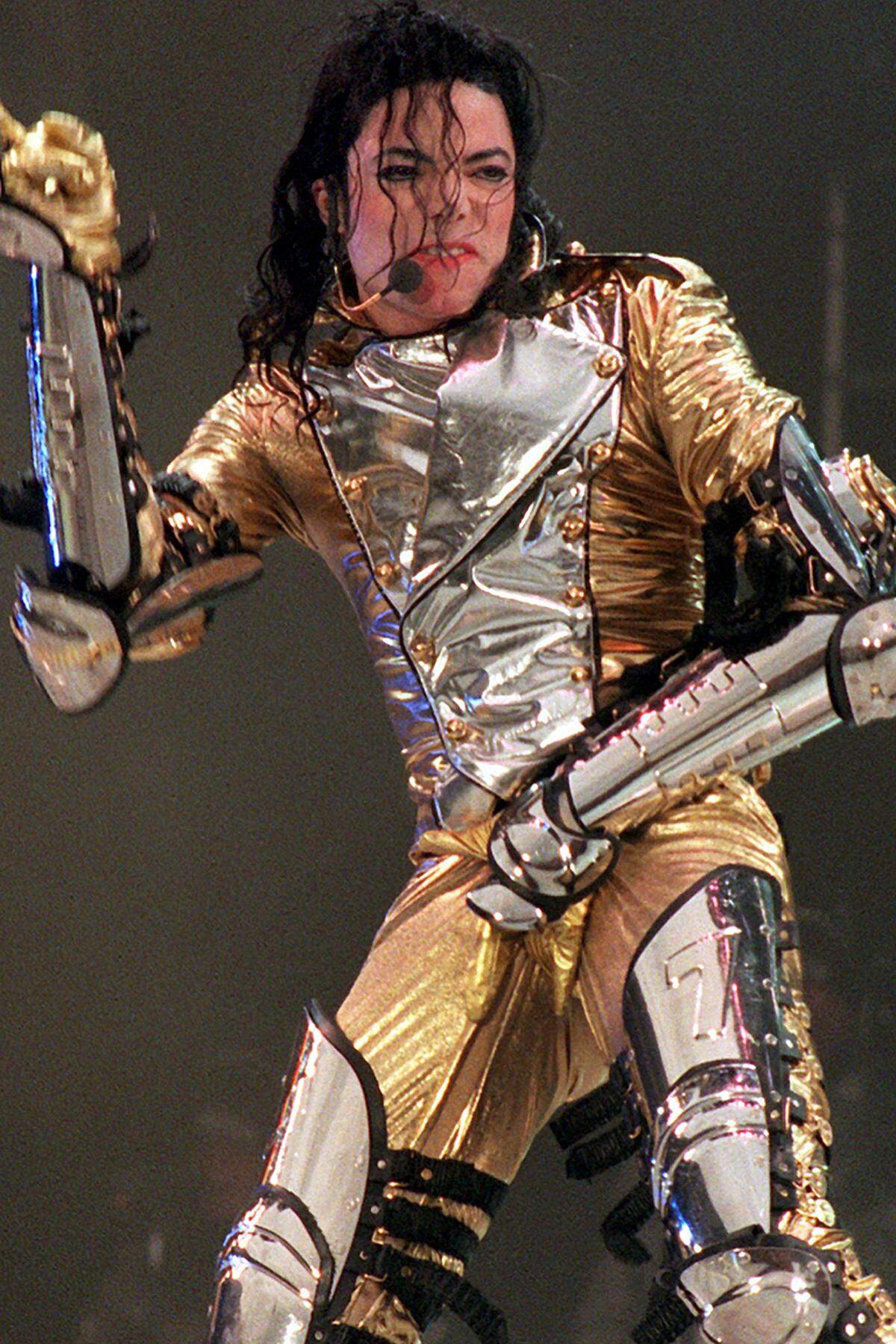 ... der "King of Pop" auf Platz eins. Die posthumen Einnahmen Michael Jacksons im vergangenen Jahr werden auf 118 Millionen Euro (160 Millionen Dollar) geschätzt. Weiter: Tote Topverdiener 