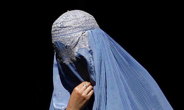 Frankreich: Staatsbürgerkunde für Burka-Trägerinnen