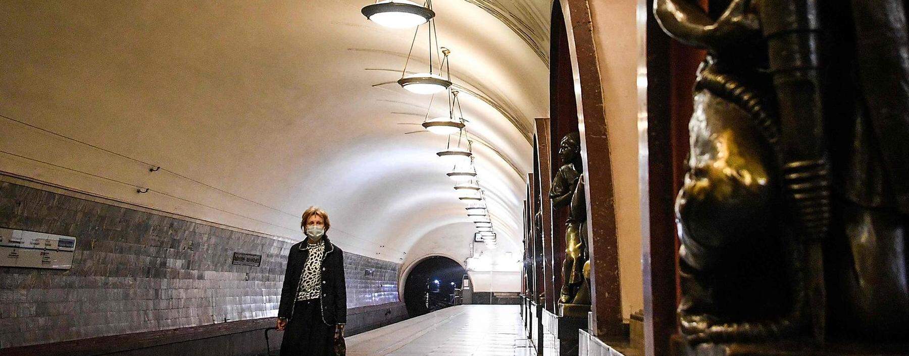 Seit Dienstag gilt Masken- und Handschuhpflicht in der Moskauer Metro