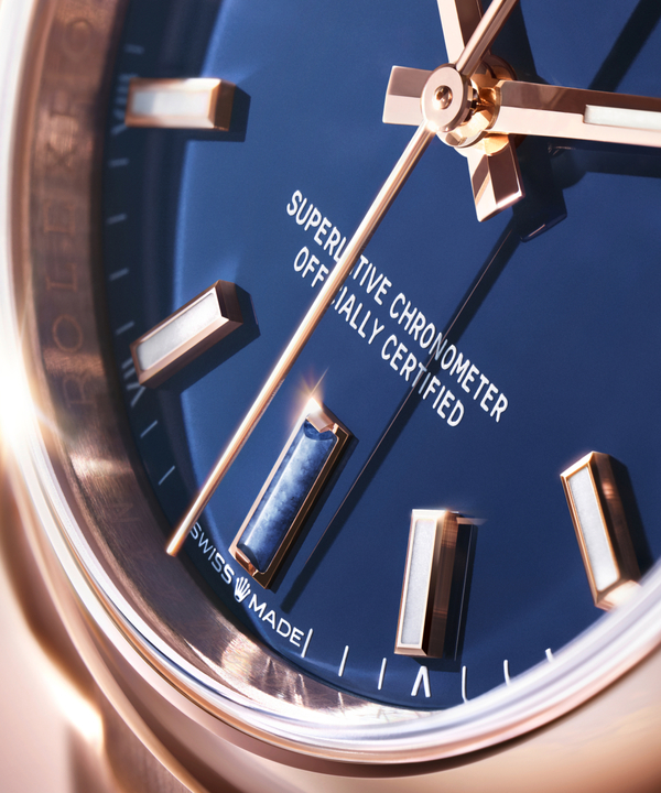 Detail. Three hour indices made of Dumortierite are located on the blue dial of this “Oyster Perpetual 34”. 