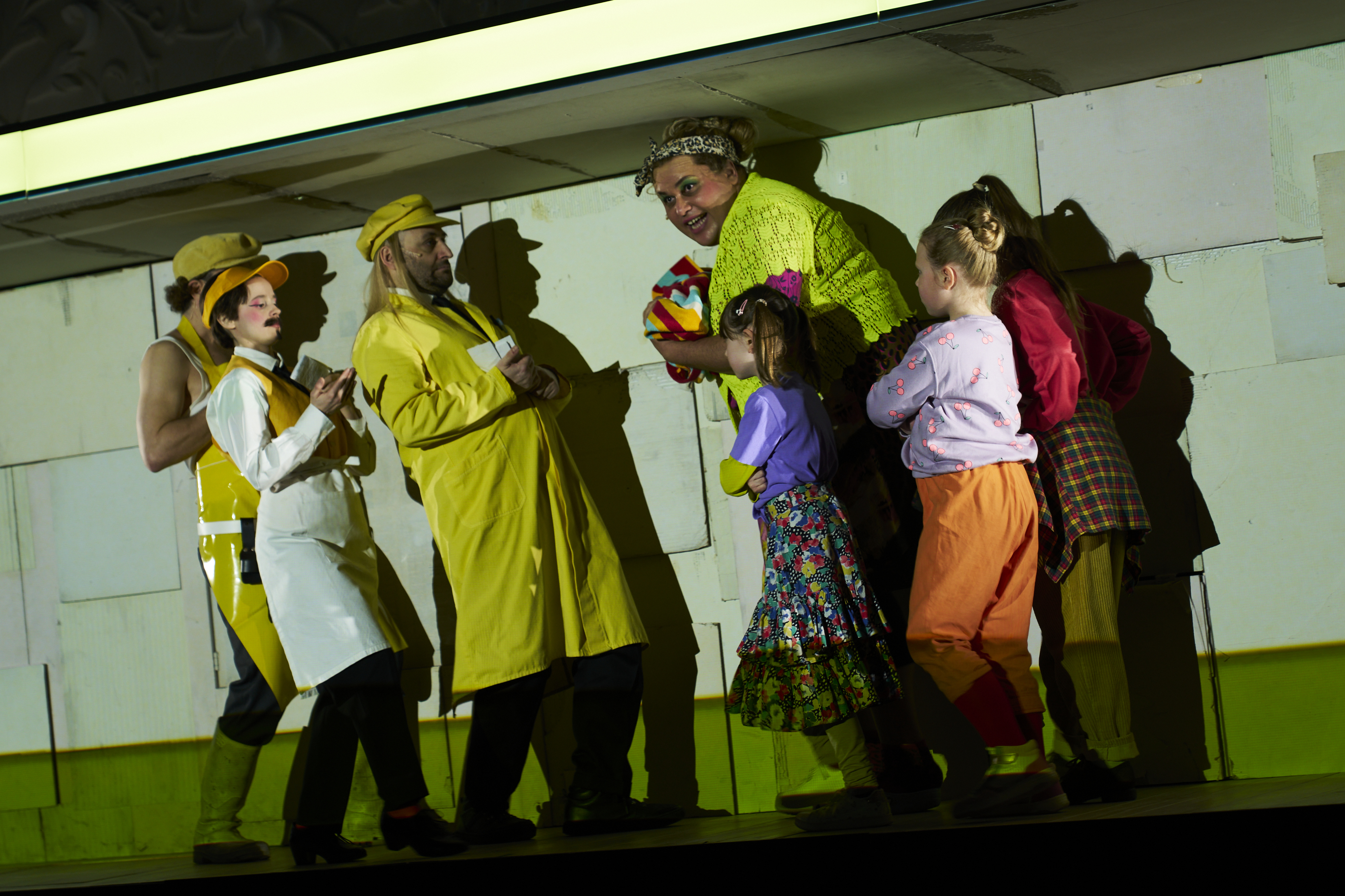 N-rrischer-Nestroy-Zu-ebener-Erde-und-erster-Stock-im-Burgtheater-premium-