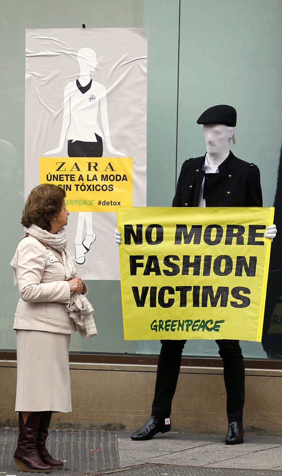 Die "Detox"-Kampagne von Greenpeace gegen die Textilkette Zara zeigt Wirkung. Zara und der Mutterkonzern Inditex haben sich dazu verpflichtet, die Freisetzung von gefährlichen Chemikalien bis 2012 zu beenden.