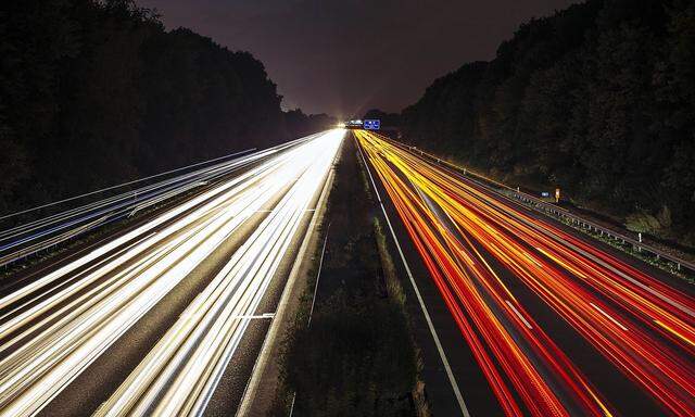 Deutsche und österreichische Autobahnbetreiber könnten ab 2025 kilometerabhängig Maut einheben.