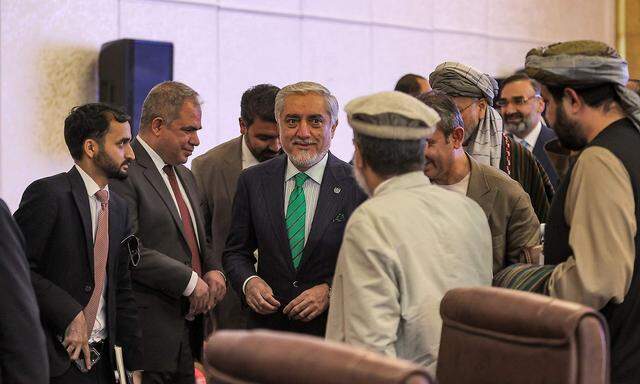 Afghanistans Regierungschef Abdullah Abdullah bei den Verhandlungen mit den Taliban mitte Juli in Doha.