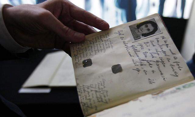 Archivbild eines Faksimile der Tagebücher von Anne Frank.