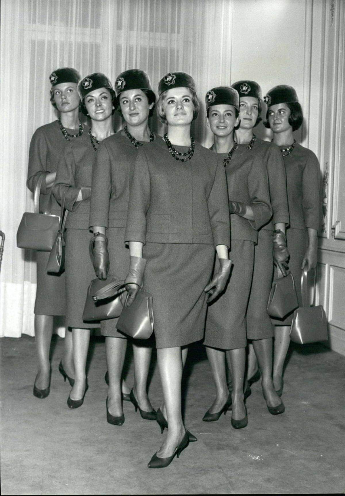 Pierre Cardin entwarf diese 60er-Jahre-Uniformen.