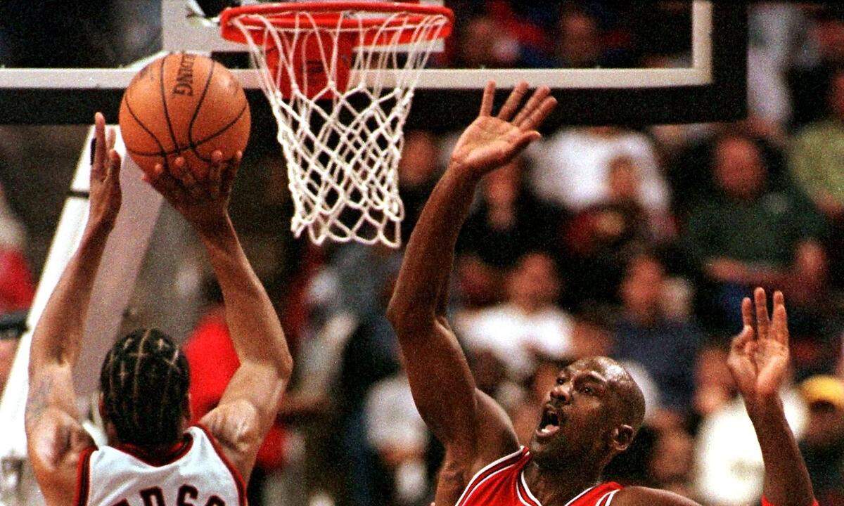 Michael Jordan. Galt in seiner High School-Basketballmannschaft als Niete. Er wurde gefeuert.