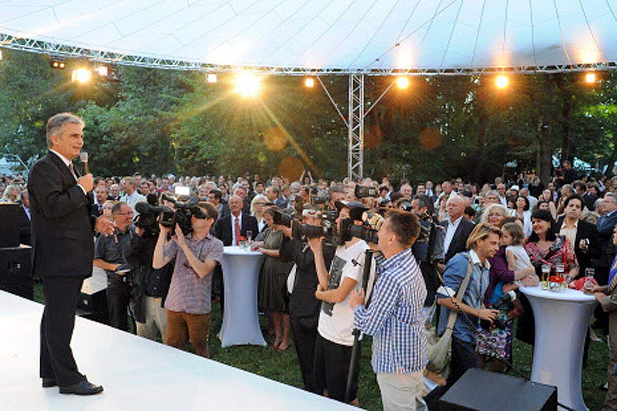 "Ich freue mich über jeden Einzelnen, der gekommen ist und bedanke mich für die gute Zusammenarbeit, die für unser Land stattfindet", sagte Faymann in seiner Eröffnungsrede in Wien-Altmannsdorf.