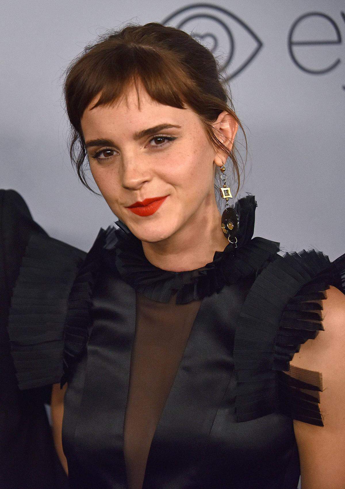 Neues Jahr, neue Frisur. Das dachte sich wohl auch Emma Watson (27), die bei den Golden Globes ihre neue Frisur präsentierte. Sie trägt jetzt Stirnfransen.