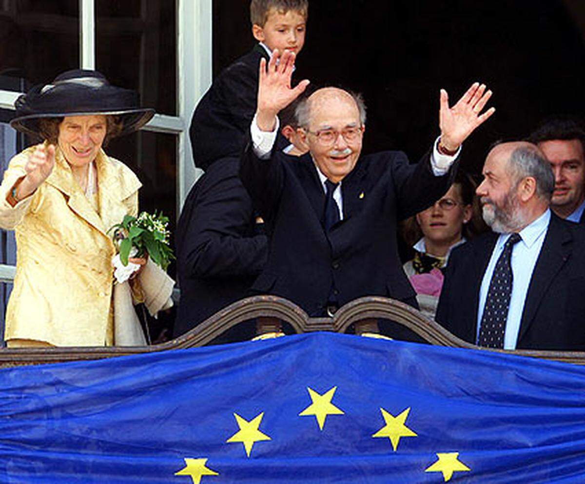 Von 1979 bis 1999 war Habsburg für die CSU Mitglied des Europäischen Parlaments. Er wurde damit mit Abstand zum dienstältesten aller EU-Parlamentarier. Die europäische Einigung hat er von Anfang an verfochten