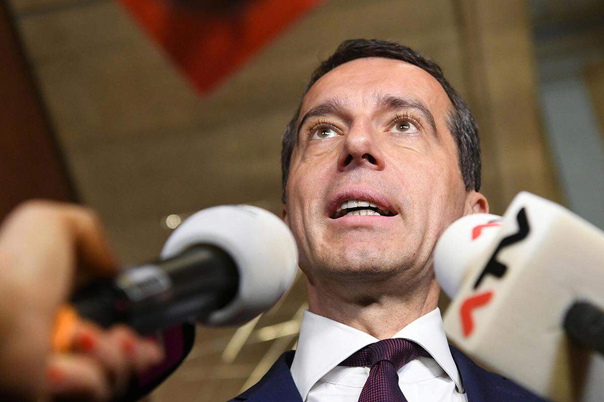 "Erdanziehung, nicht mit uns. Sonnenaufgang, samma dagegen. Aber was soll man von einer Partei halten, die 30 Jahre gebraucht hat, bis sie sich zum Frauenwahlrecht durchgerungen hat."  Bundeskanzler Christian Kern (SPÖ) bleibt der ÖVP nichts schuldig.