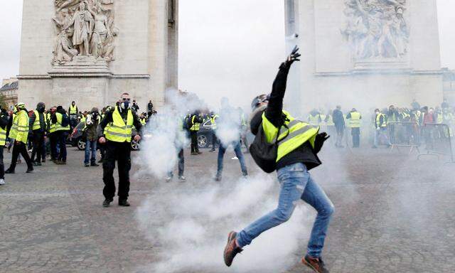 Die Gelbwesten in Frankreich protestierten einst gegen geplante Steuererhöhungen bei Benzin und Diesel. 