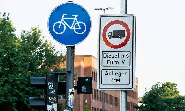 News Bilder des Tages Straszenverlauf Stresemannstrasze Einfuehrung Dieselfahrverbot in Hamburg Hambu