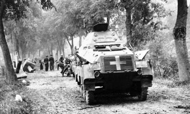 ARCHIV - Ein Bild vom September 1939 zeigt ein gepanzertes Fahrzeug der Deutschen Wehrmacht waehrend 