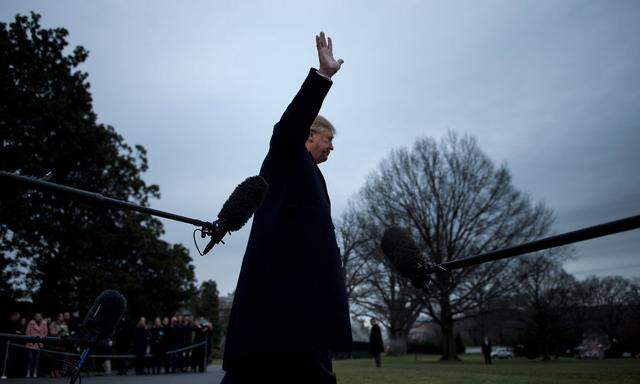 Donald Trump is back: Nach der Rückkehr aus dem Weihnachtsurlaub nach Washington rührt der Präsident wieder kräftig um. 