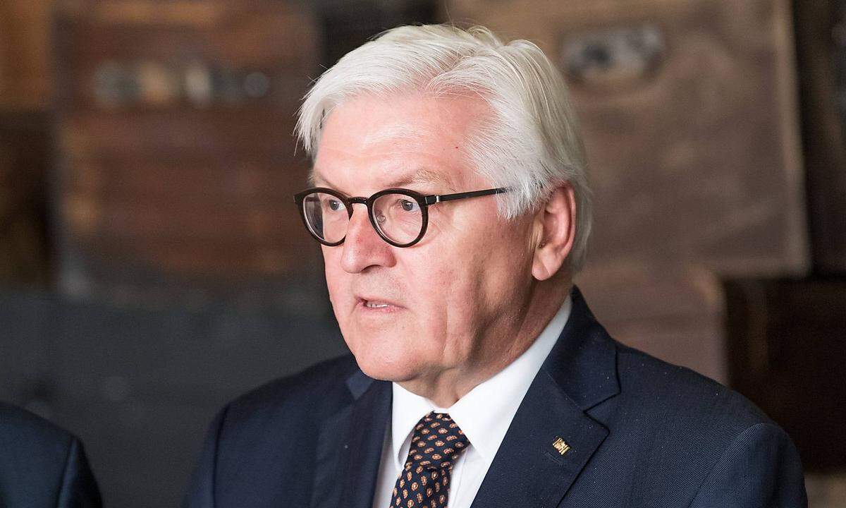 Der deutsche Bundespräsident Frank-Walter Steinmeier würdigte Annan als "sanften, aber hartnäckigen Kämpfer für Frieden und Menschenrechte". "Er glaubte an eine bessere Zukunft und arbeitete bis ins hohe Alter daran, Gewalt zu beenden und Frieden zu stiften", schrieb Steinmeier.