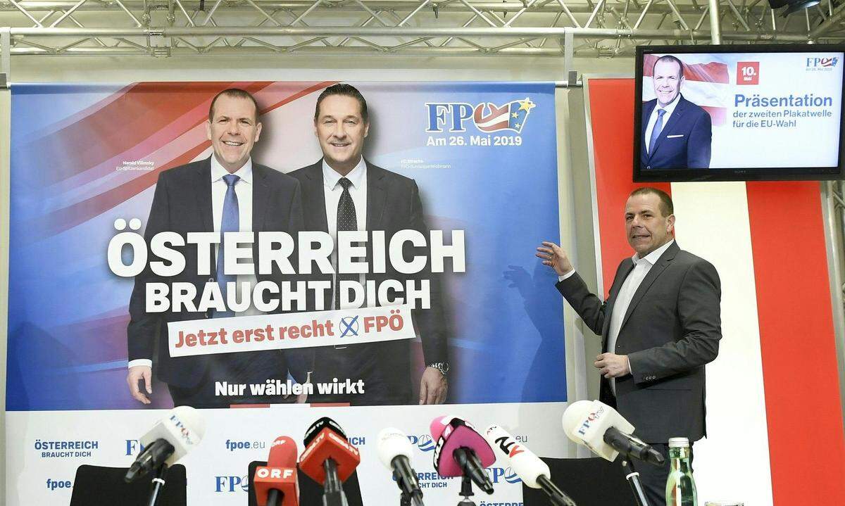 In der zweiten Welle an Plakaten setzen die Freiheitlichen auf Zweisamkeit: Waren Straceh und Vilimsky bisher getrennt abgebildet, teilen sie sich nun ein Sujet mit dem Slogan "Österreich braucht Dich", begleitet von "Nur wählen wirkt". Der Hintergrund: Es gelte, zu zeigen, dass "die FPÖ aus einem Guss besteht".