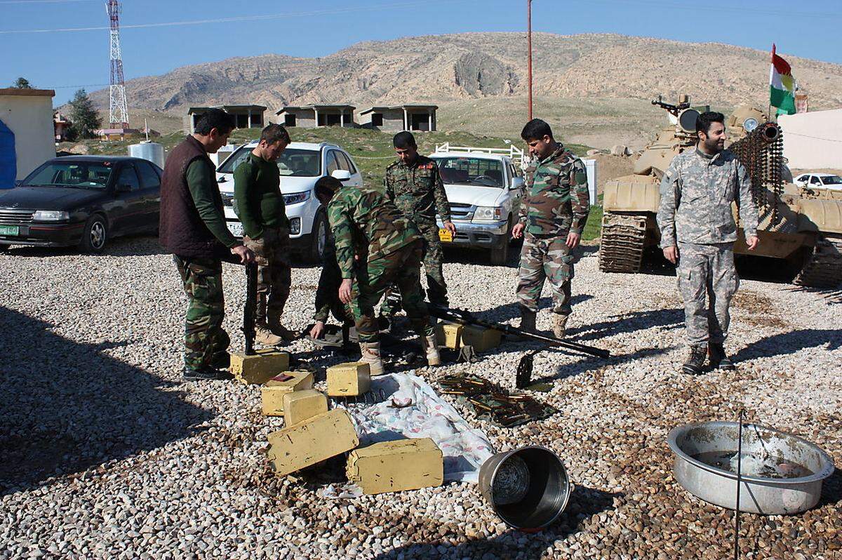 Seine Peshmerga bereiten schon alles vor für die nächste Schlacht gegen die Einheiten des sogenannten "Islamischen Staates" (IS).>> Zur Reportage in der "Presse am Sonntag" über die Massengräber der Jesiden