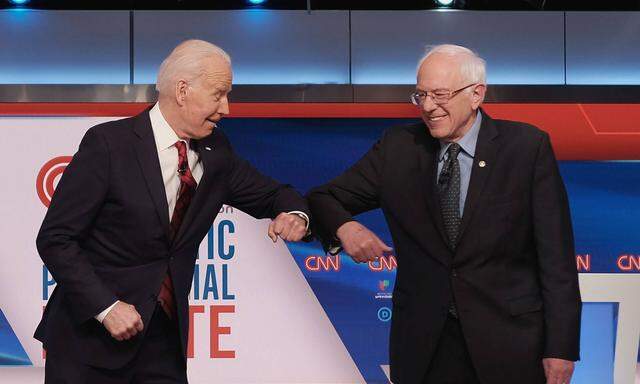 Der 77-Jährige und der 78-Jährige kämpfen nun gemeinsam: Joe Biden (li.) und Bernie Sanders vor einem gemeinsamen Auftritt auf CNN am Sonntag.