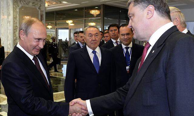 Wladimir Putin und Petro Poroschenko - hier bei ihrem letzten Treffen in Minsk - sollen sich in manchen Dingen einig sein, berichtet man in Moskau.