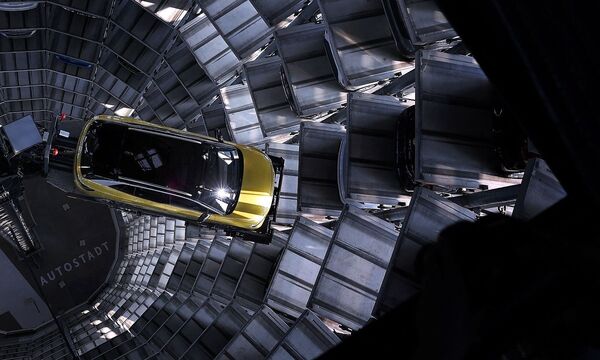 Die VW-Autostadt in Wolfsburg. In der Aufarbeitung des VW-Diesel-Abgasskandals hat sich die Deutsche Umwelthilfe mit einer Klage gegen das deutsche Kraftfahrt-Bundesamt durchgesetzt. 