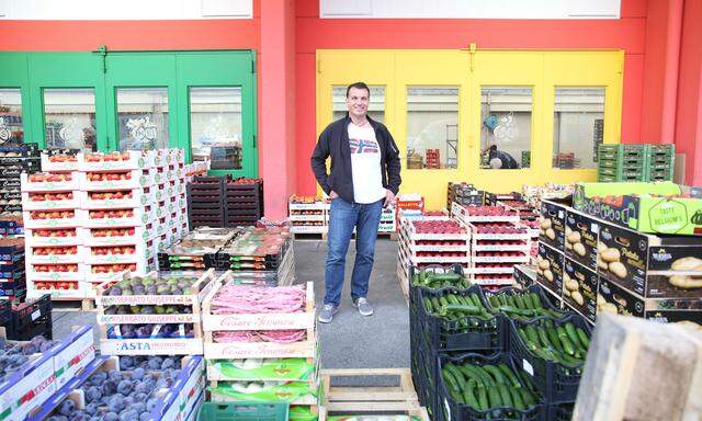 Hubert Sedlatschek verkauft seit 25 Jahren Obst und Gemüse auf dem Großmarkt.