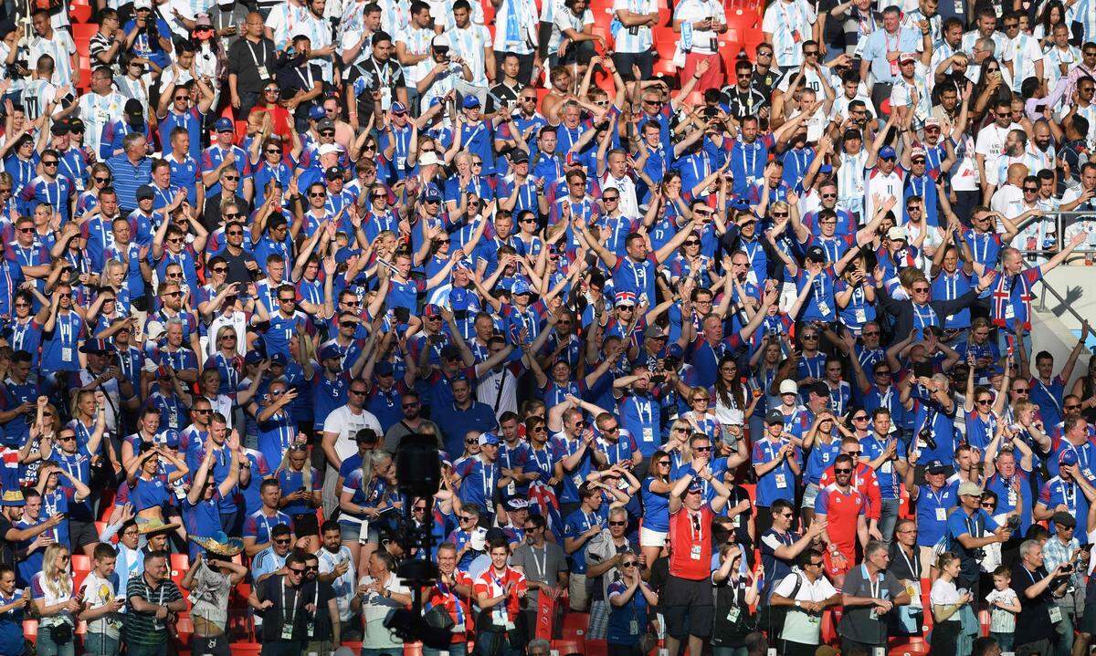 Diesmal waren keine 30.000 Island-Fans, wie schon bei der EM 2016, im Stadion. Rund 4.000 Karten kauften die Isländer für das Match gegen Argentinien. Aber wenn der "Lauf" anhält, können die "Wikinger" noch öfters ins WM-Stadion gehen und die 30.000 nachholen.