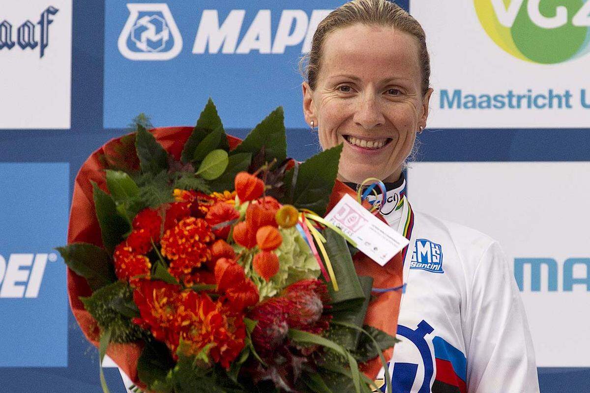 2005 sorgte die deutsche Profi-Radsportlerin Judith Arndt mit der "Stinkefinger-Affäre" für Aufsehen. Mit der obszönen Geste protestierte sie dagegen, dass ihre Freundin und Trainerin Petra Rossner, mit der sie ab 1996 zusammenlebte, aus dem Team geflogen war.