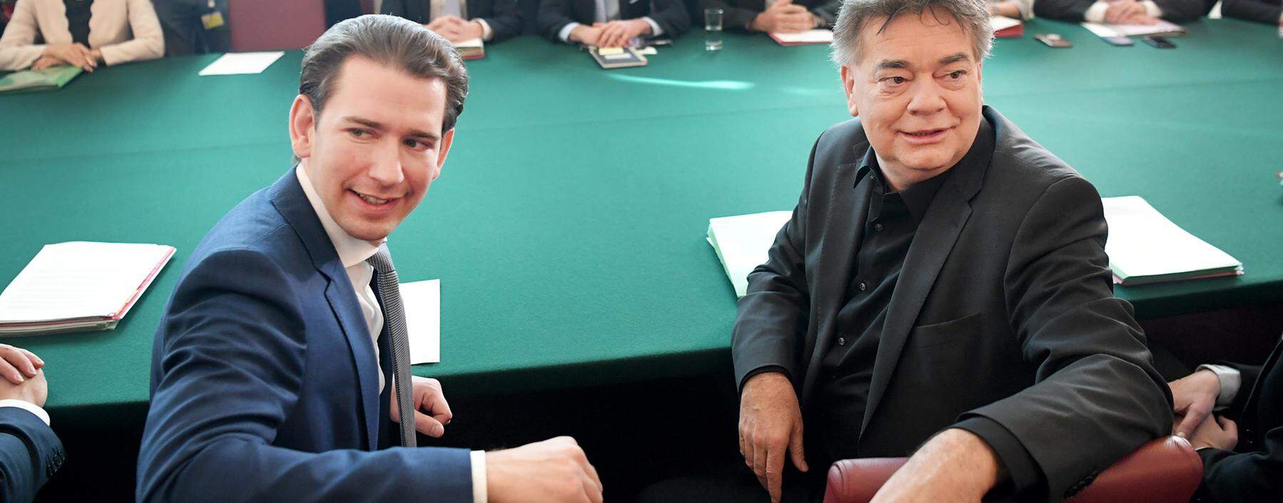 Sebastian Kurz und Werner Kogler vor Beginn der ersten Sitzung des Ministerrates der neuen Bundesregierung am Mittwoch, 8. Jänner 2019.