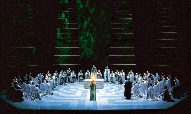 Der Gral muss aus „schuldbefleckten Händen“ befreit werden: „Parsifal“, Bayreuth 2000, in der Inszenierung Wolfgang Wagners.