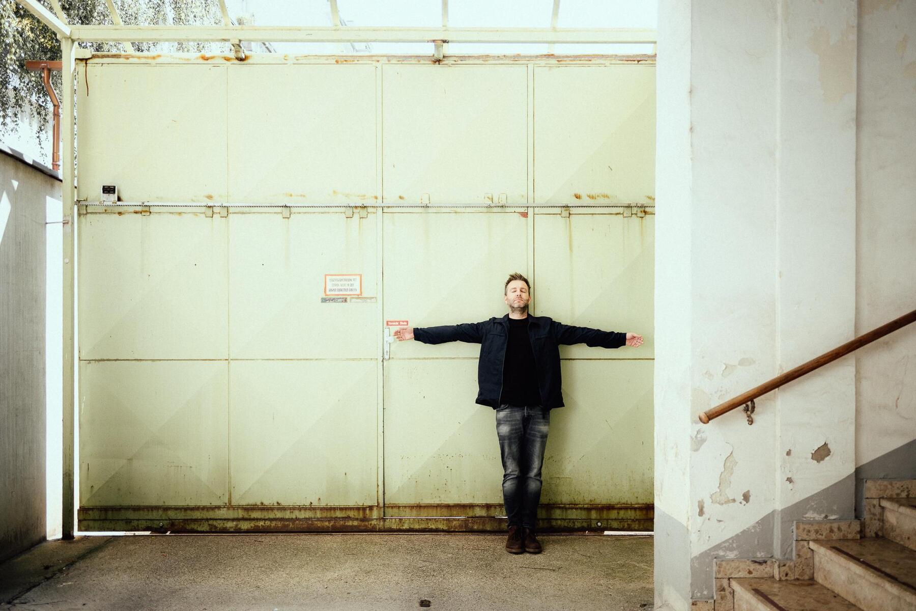 „Ich finde Oasis noch immer geil“: Nicht-mehr-Newcomer Josh im Gespräch [premium]