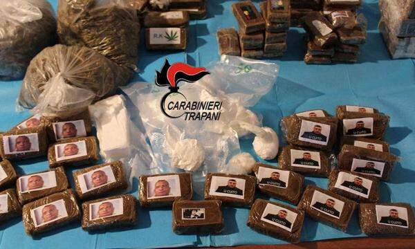 Die italienische Polizei fand Drogenpackungen mit aufgedruckten Mafiosi.
