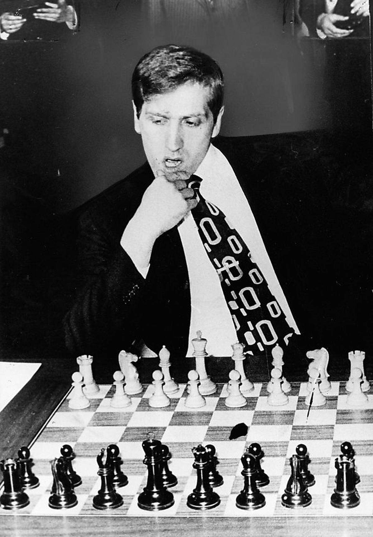 Eine Exhumierung wegen eines Vaterschaftstests ist skurril, aber auch keine völlige Neuheit. Den ehemaligen Schachweltmeister Bobby Fischer ereilte ein ähnliches Schicksal.