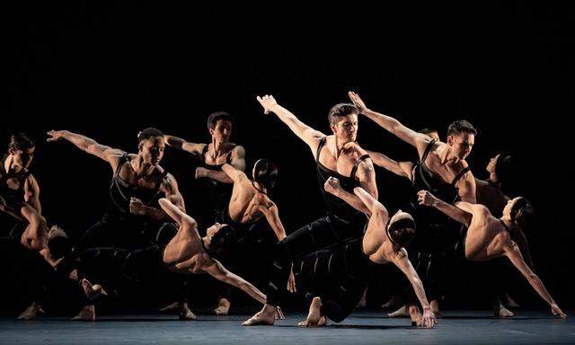 Zusammenstehen: Der Ballettabend „Promethean Fire“ bietet starke Emotionen. 