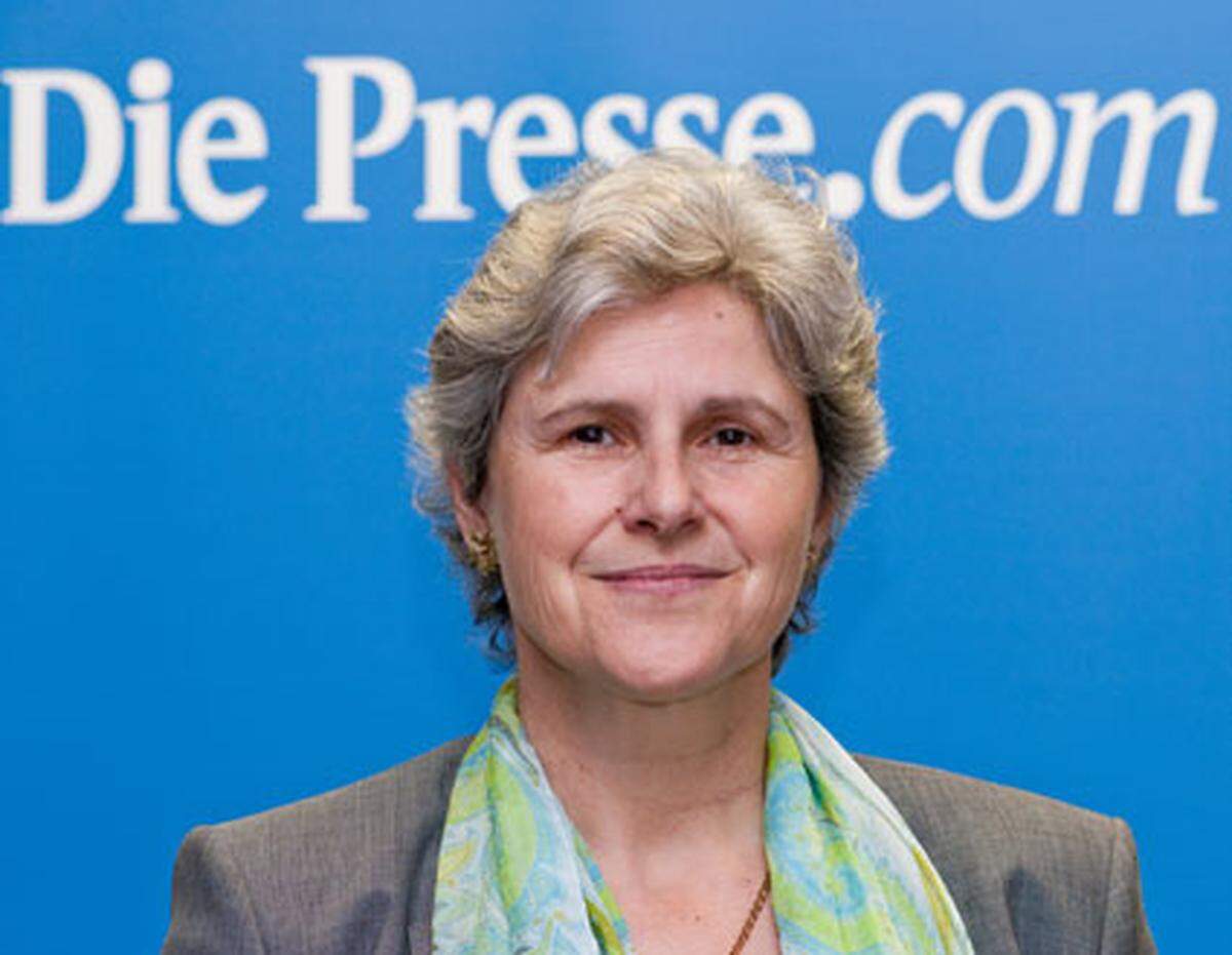 Die freiheitliche Präsidentschaftskandidatin Barbara Rosenkranz war zu Gast im DiePresse.com-Chat. Eine Stunde lang beantwortete sie die Fragen der User - von Rufschädigung über EU, türkische Schulen und Heinz Fischer bis zu ihrer ersten Amtshandlung.